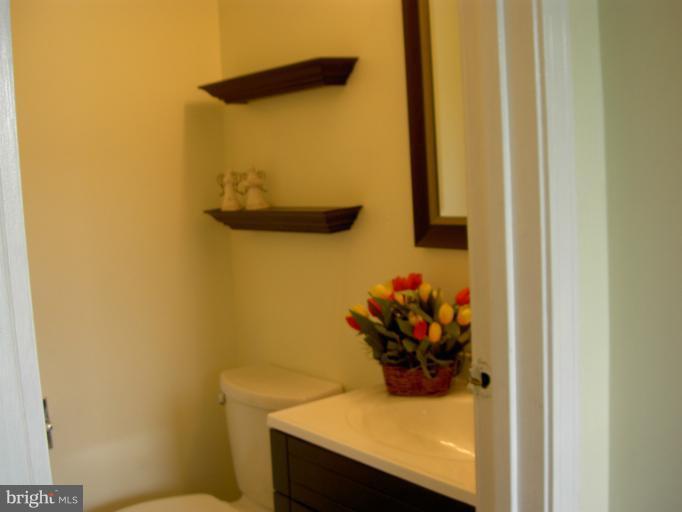26 Morning Court Baltimore, MD 21237 - Photo 2 of 15 Bath