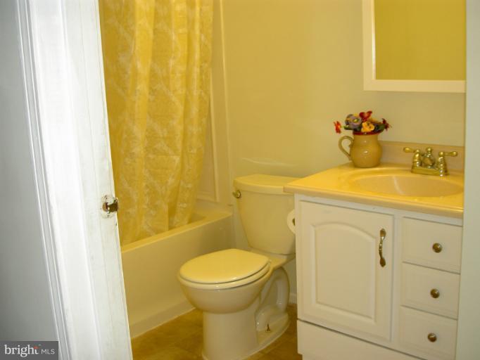 26 Morning Court Baltimore, MD 21237 - Photo 5 of 15 Bath