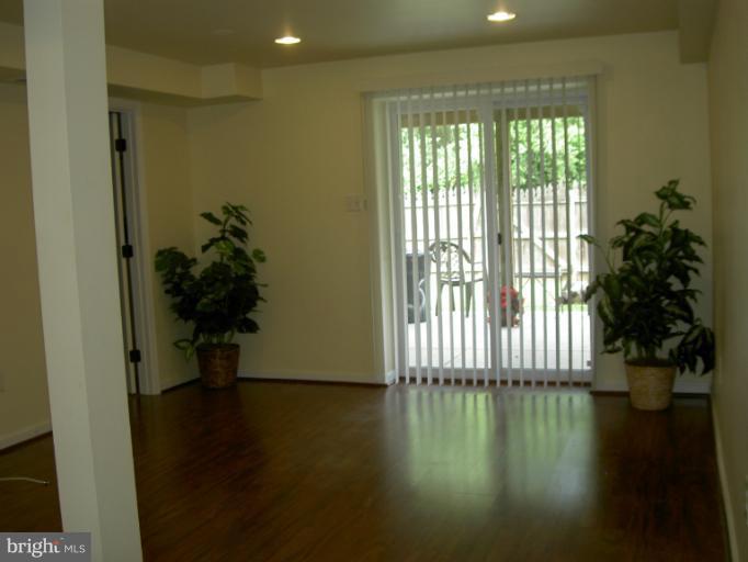 26 Morning Court Baltimore, MD 21237 - Photo 8 of 15 Family Room