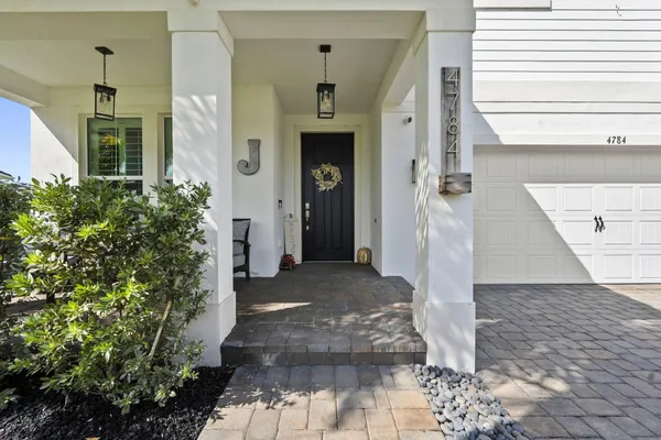 a view of a entryway of the house