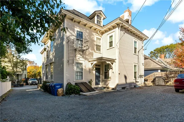 $2,200 | 32 School Street, Unit 4, Newport, RI 02840