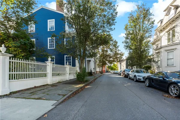 $2,200 | 32 School Street, Unit 4, Newport, RI 02840
