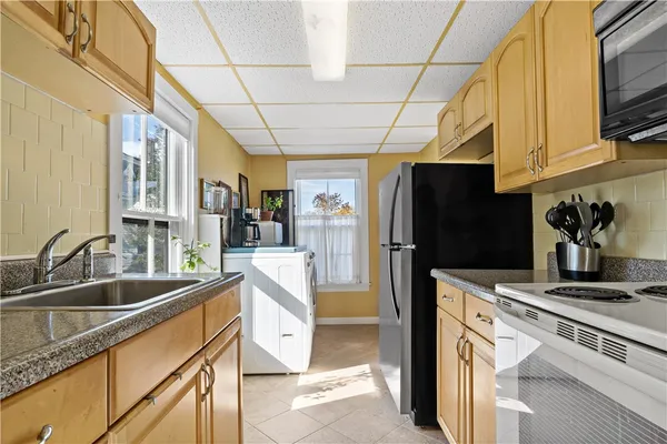 $2,200 | 32 School Street, Unit 4, Newport, RI 02840