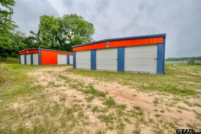 a front view of house with yard and garage