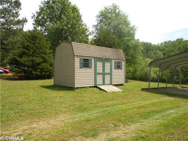 151 Sunset Ridge Drive Farmville, VA 23901 - Photo 10 of 12 a backyard of a house with plants and large trees
