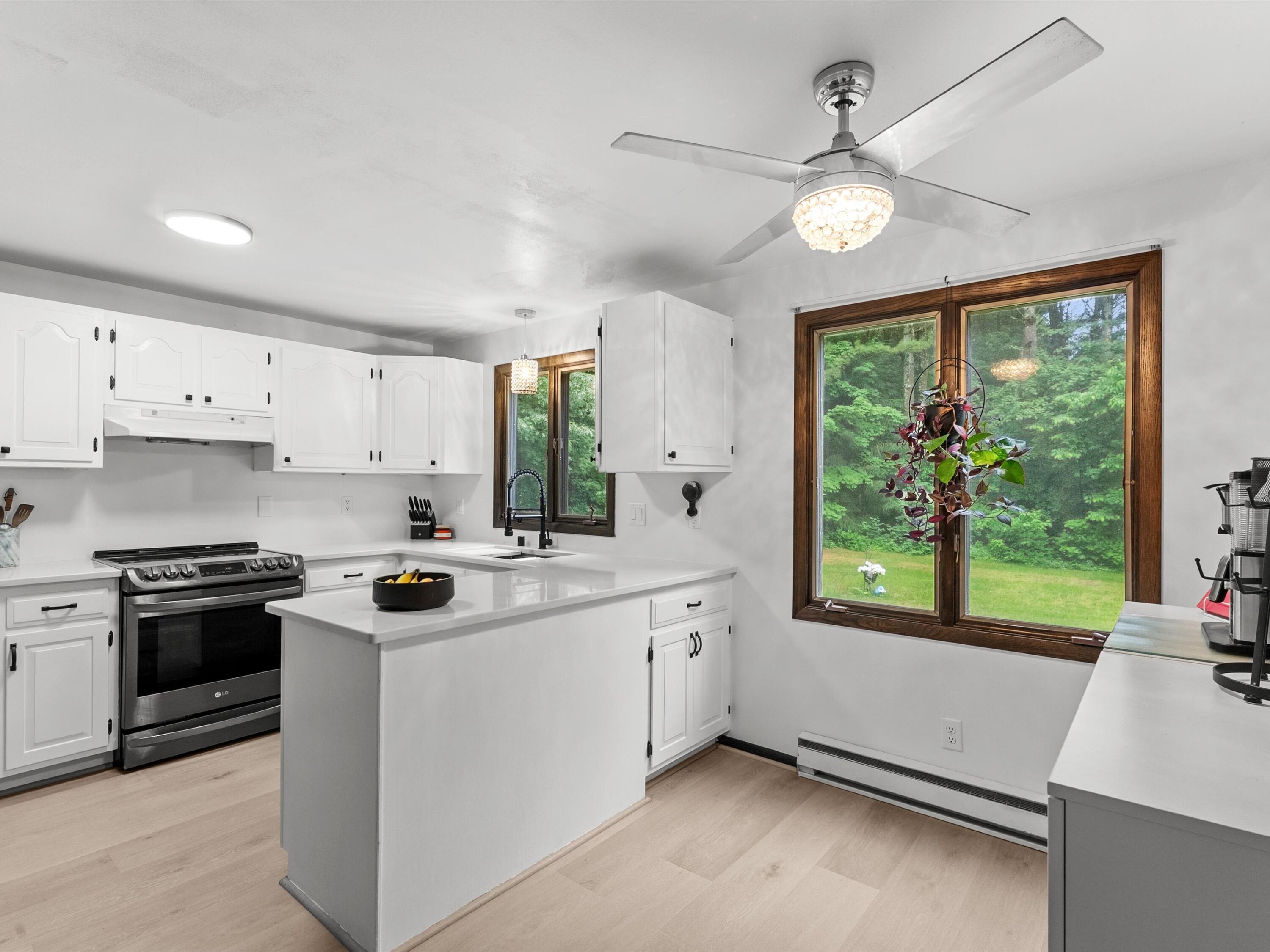 W1439 East Van Ess Road Holland, WI 53070 - Photo 15 of 47 Kitchen Dinette