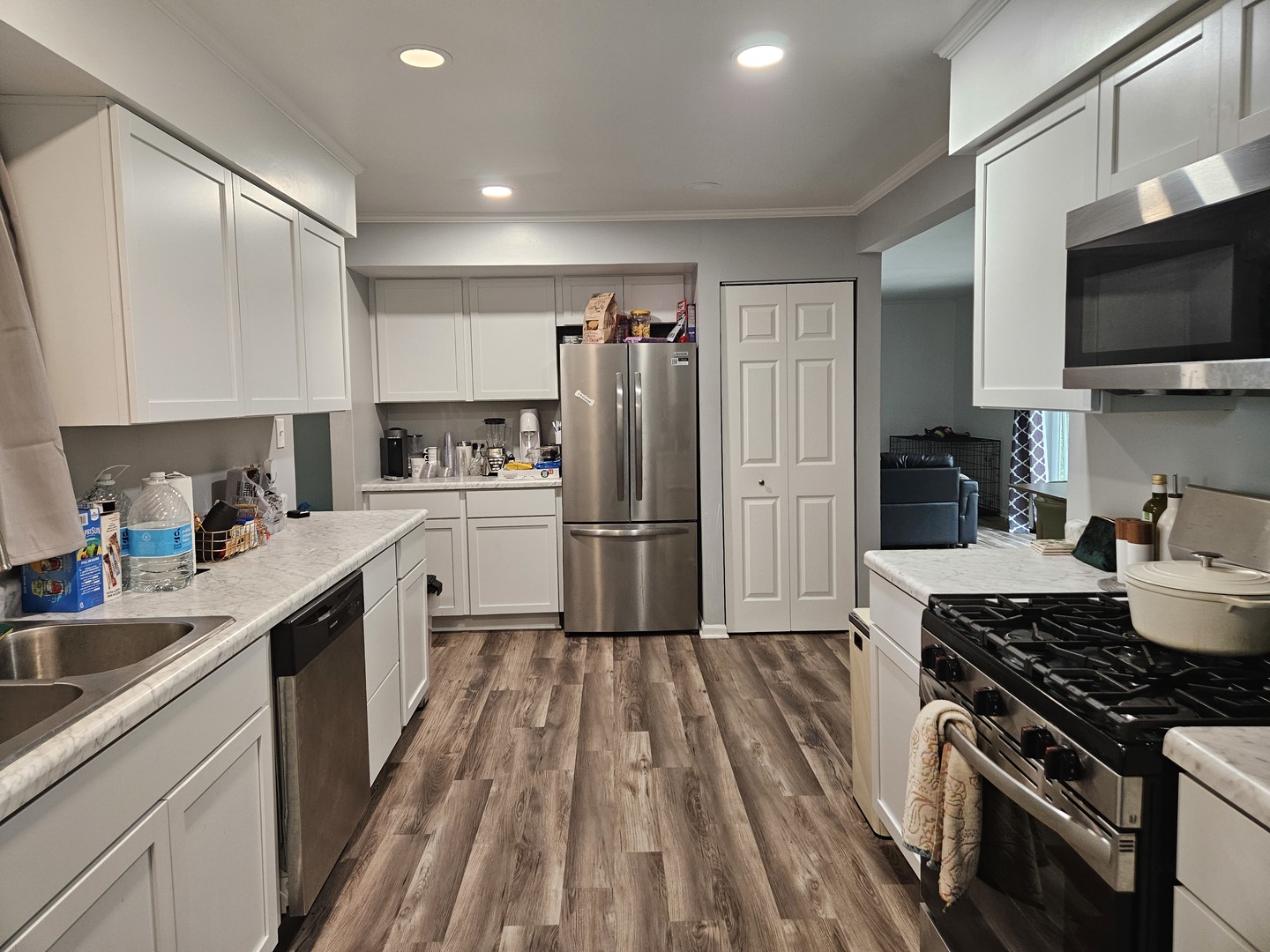4-n055 Robbie Lane Addison, IL 60101 - Photo 2 of 9 a kitchen with a sink a stove and refrigerator
