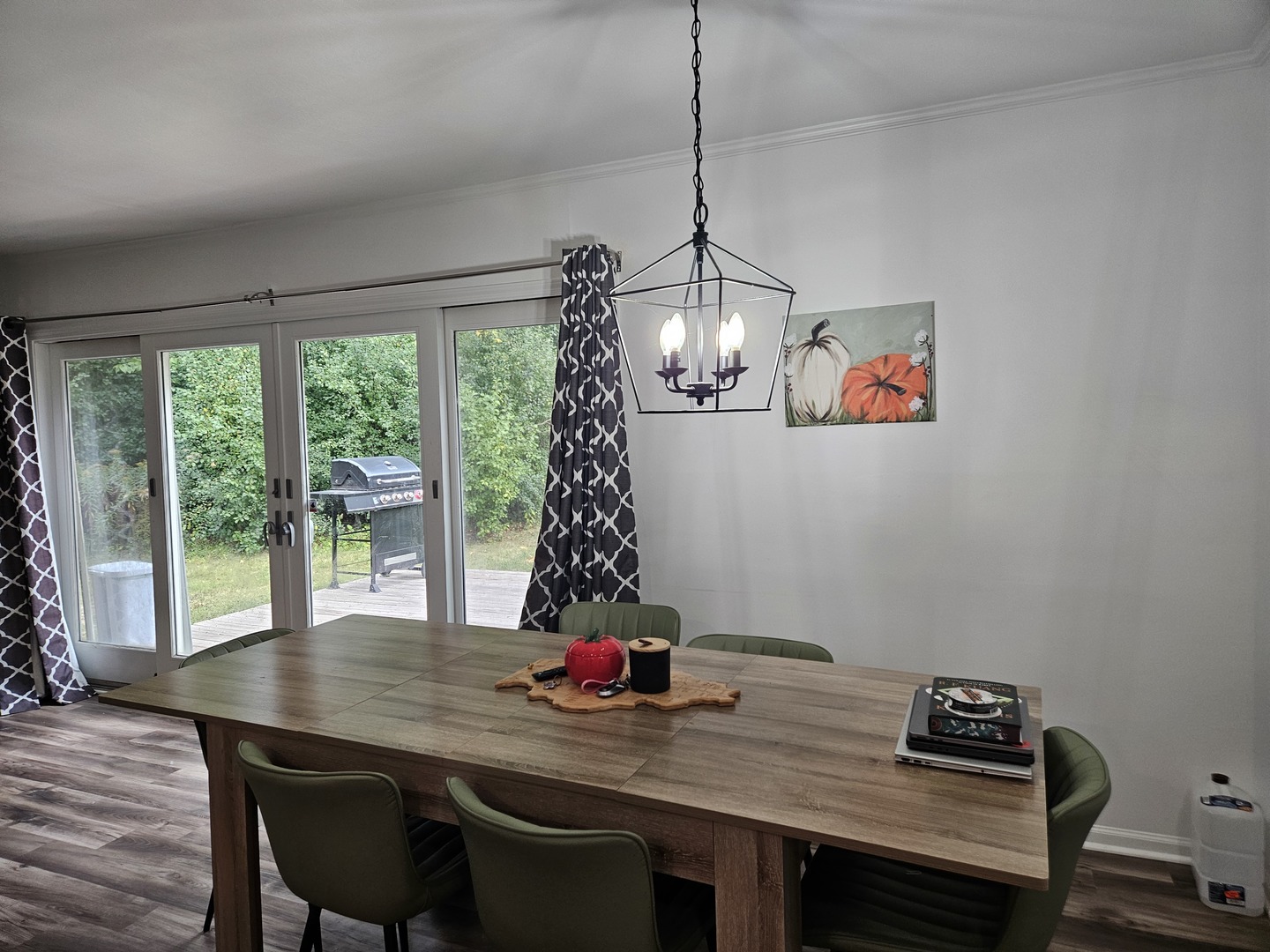 4-n055 Robbie Lane Addison, IL 60101 - Photo 3 of 9 a table room with a table and chairs