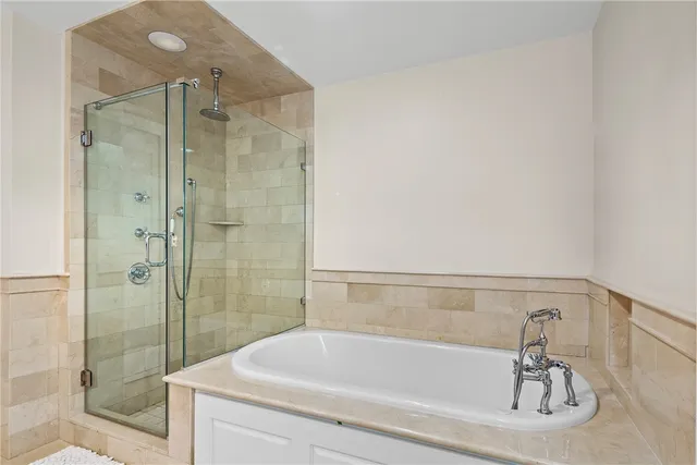 $725,000 | 1 Tower Drive, Unit 406, Portsmouth, RI 02871