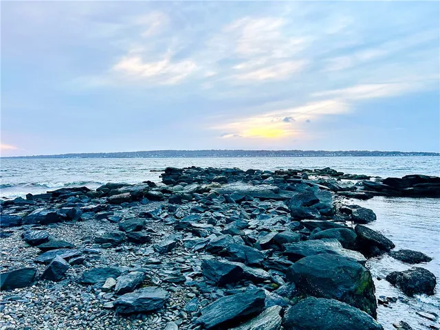 $725,000 | 1 Tower Drive, Unit 406, Portsmouth, RI 02871