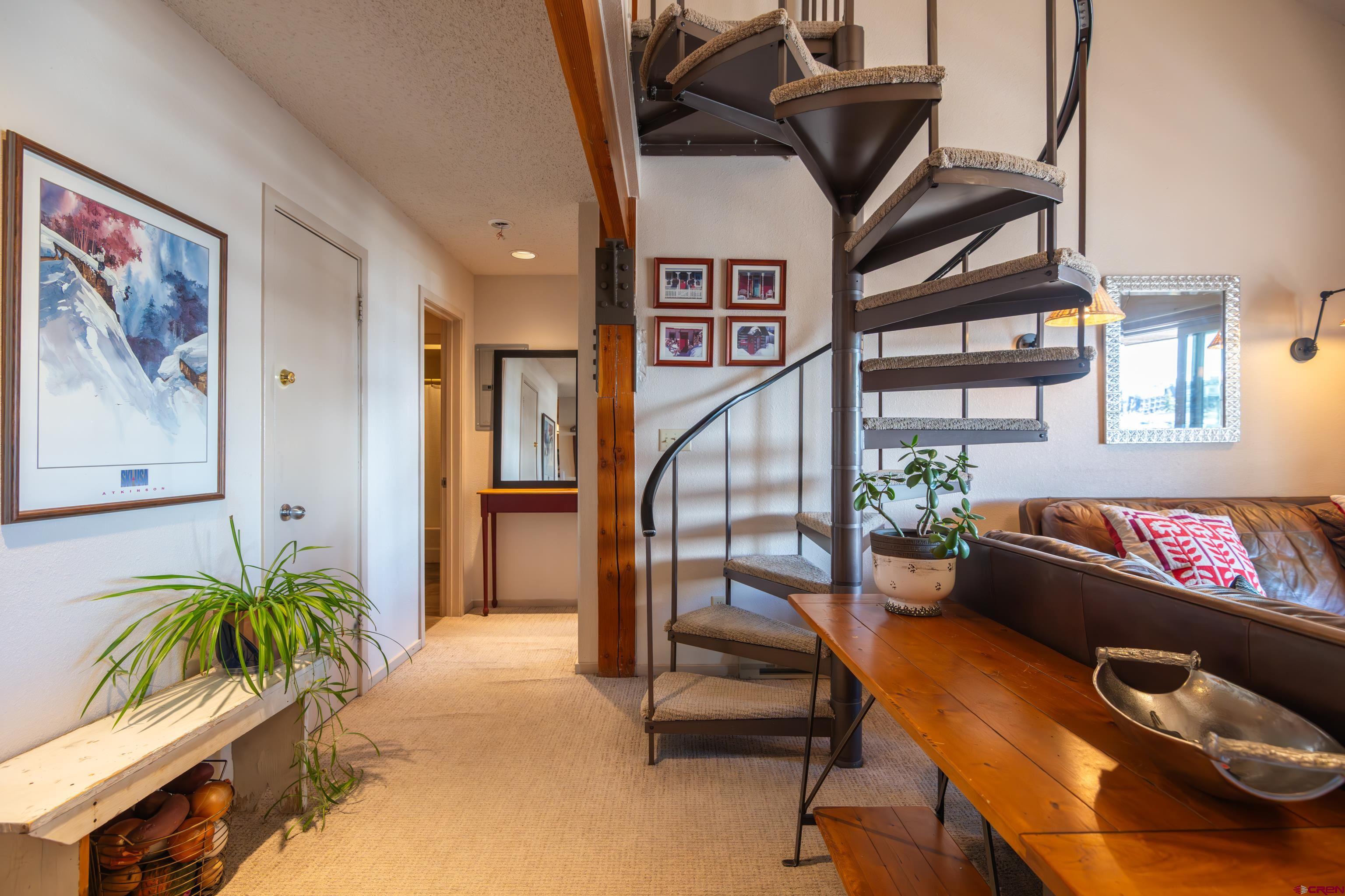 25 Emmons Road, Unit 41 Crested Butte, CO 81225 - Photo 15 of 45 a living room with furniture and a potted plant