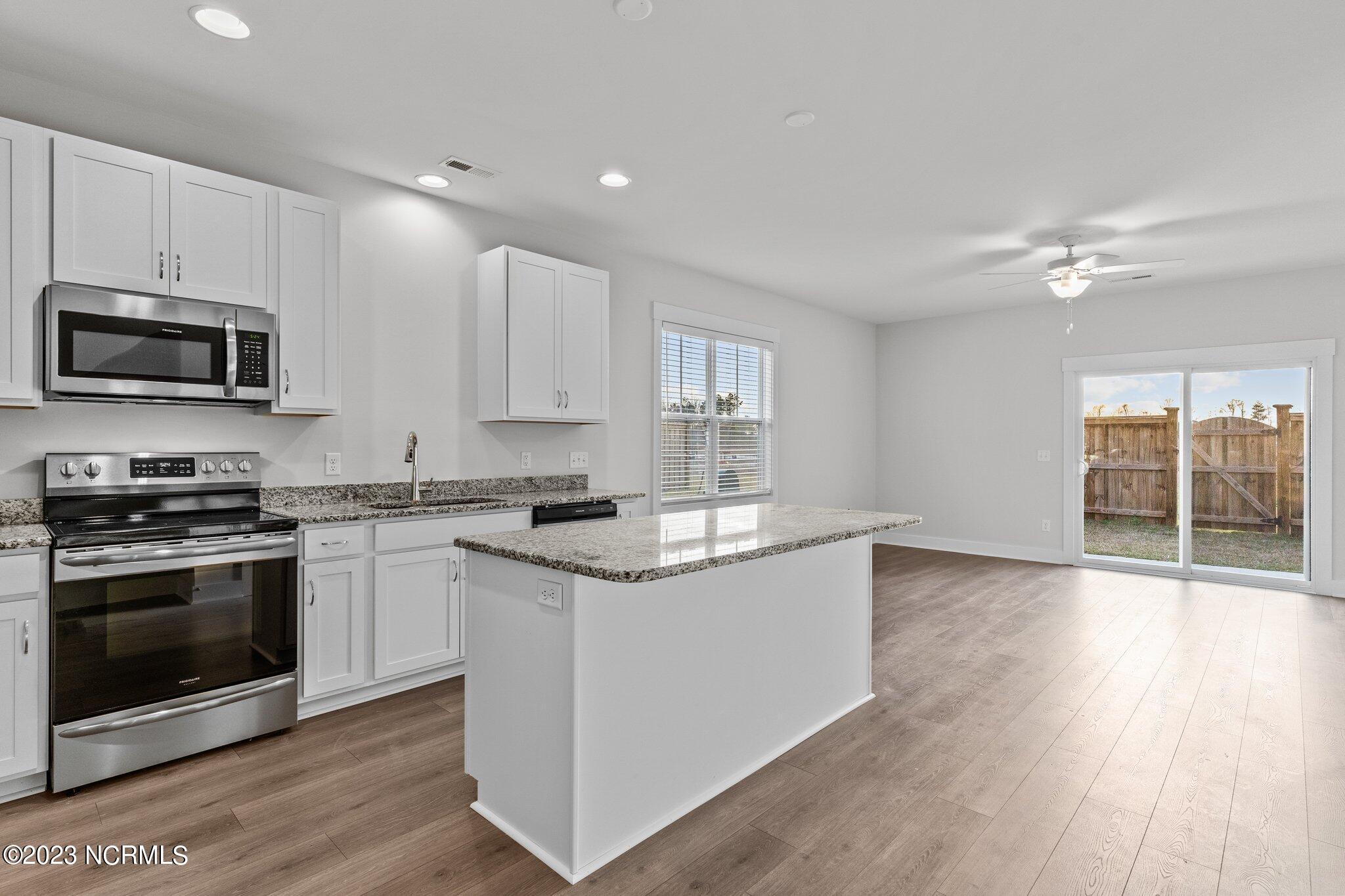 8250 Paramount Point Winnabow, NC 28479 - Photo 4 of 40 12-web-or-mls-BTS06235