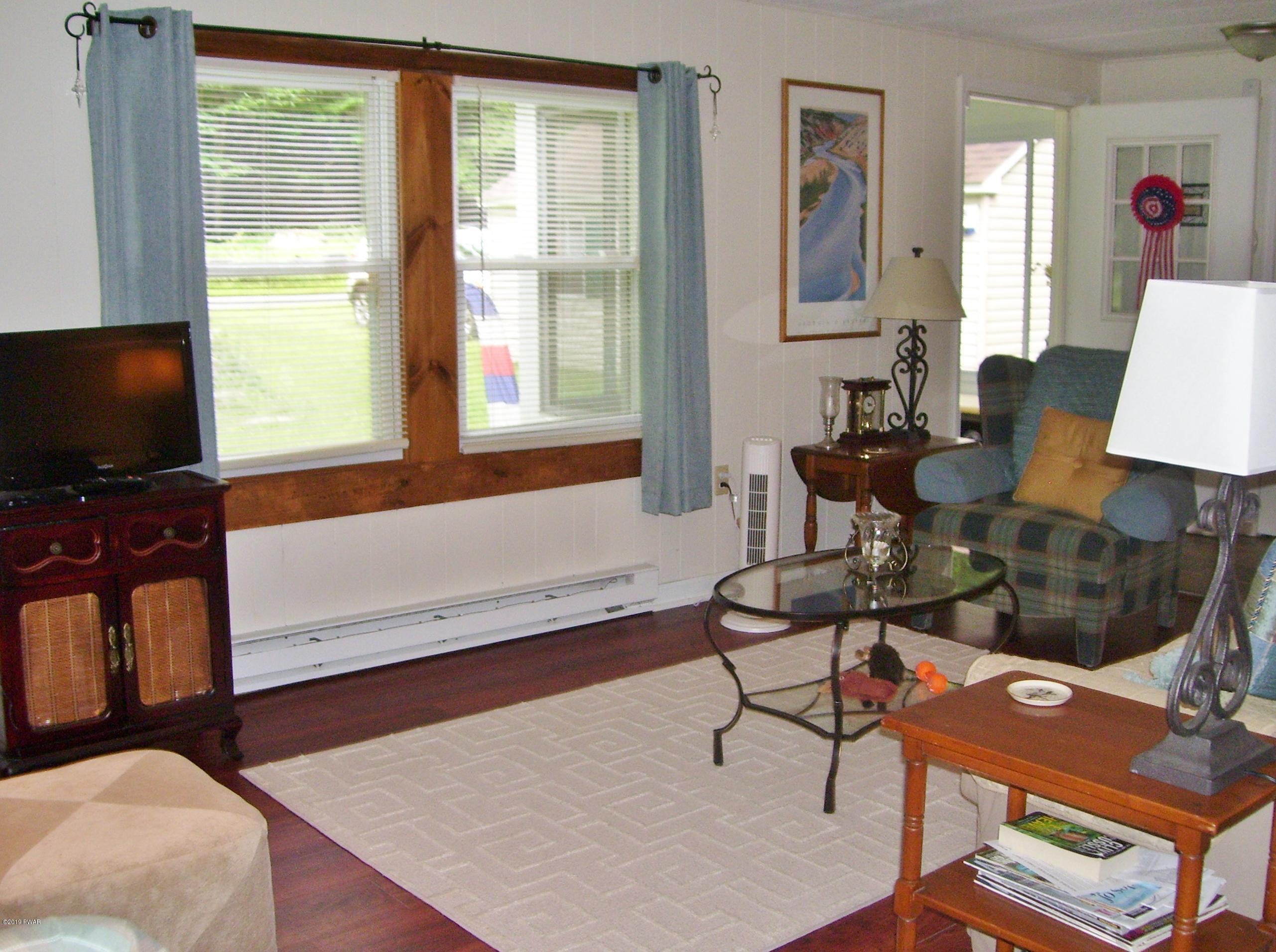 26 Ferris Road Hawley, PA 18428 - Photo 13 of 52 Living Room
