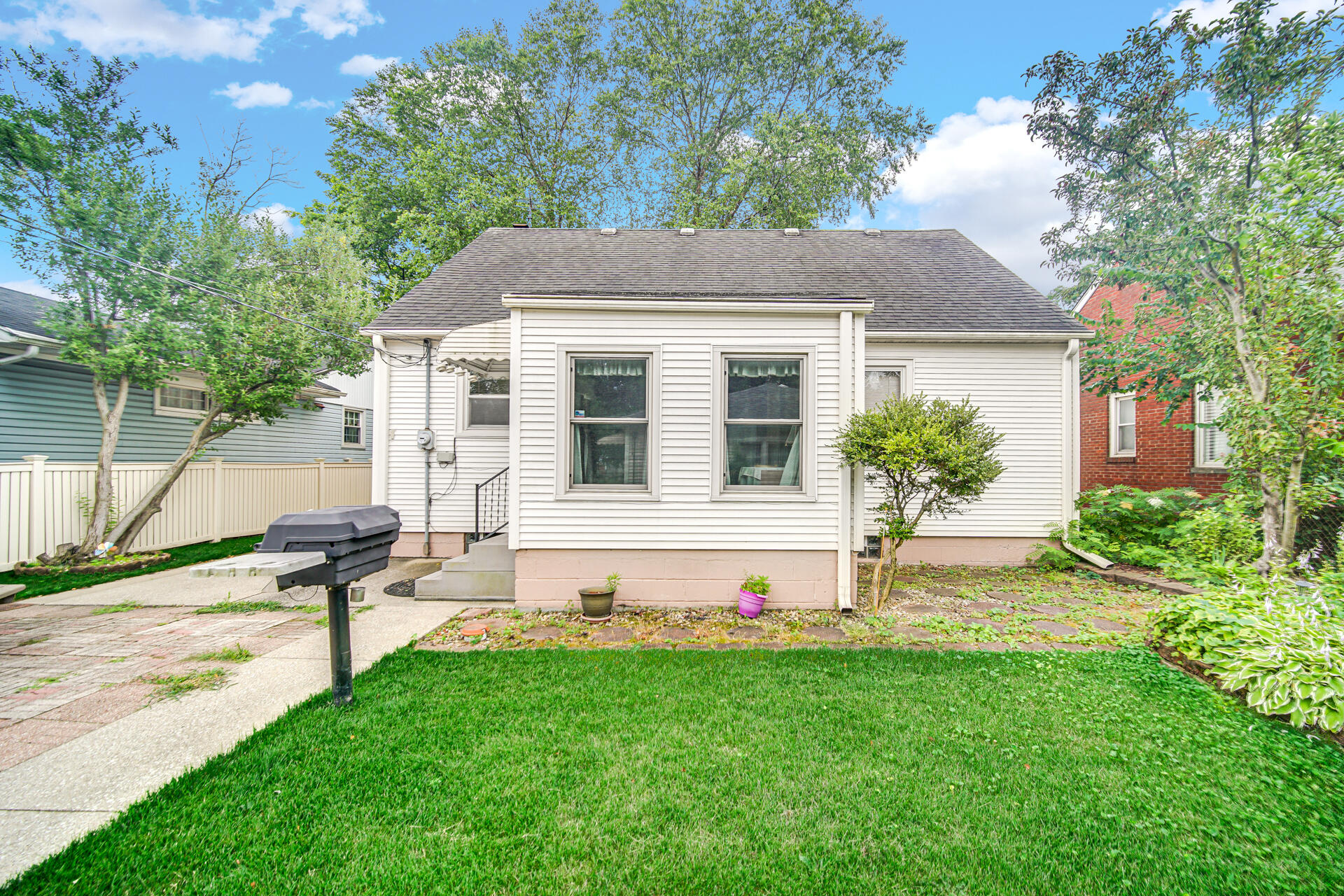 3135 Ridge Road Highland, IN 46322 - Photo 20 of 24 1920x1280