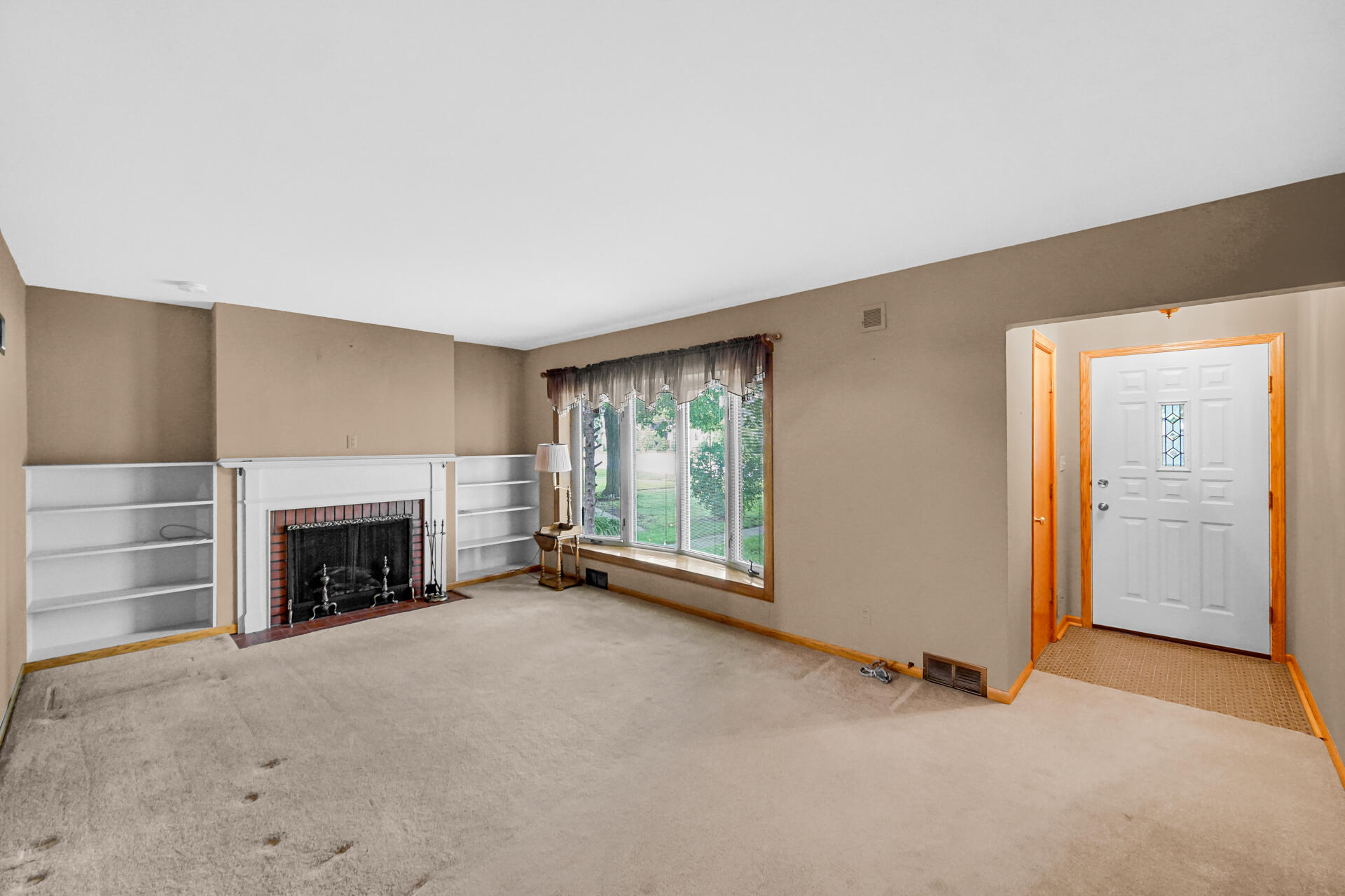 3135 Ridge Road Highland, IN 46322 - Photo 2 of 24 1920x1280