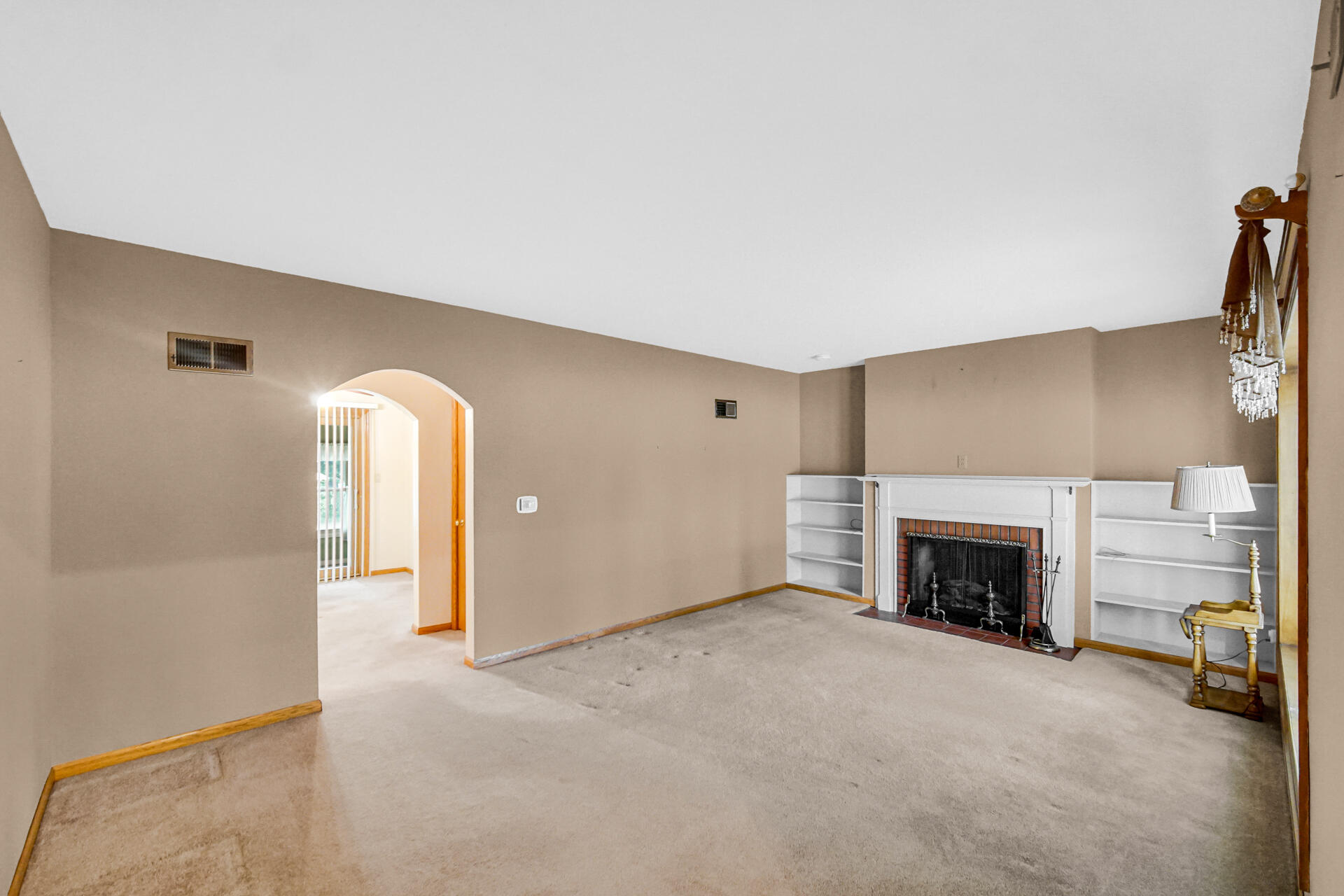 3135 Ridge Road Highland, IN 46322 - Photo 3 of 24 1920x1280