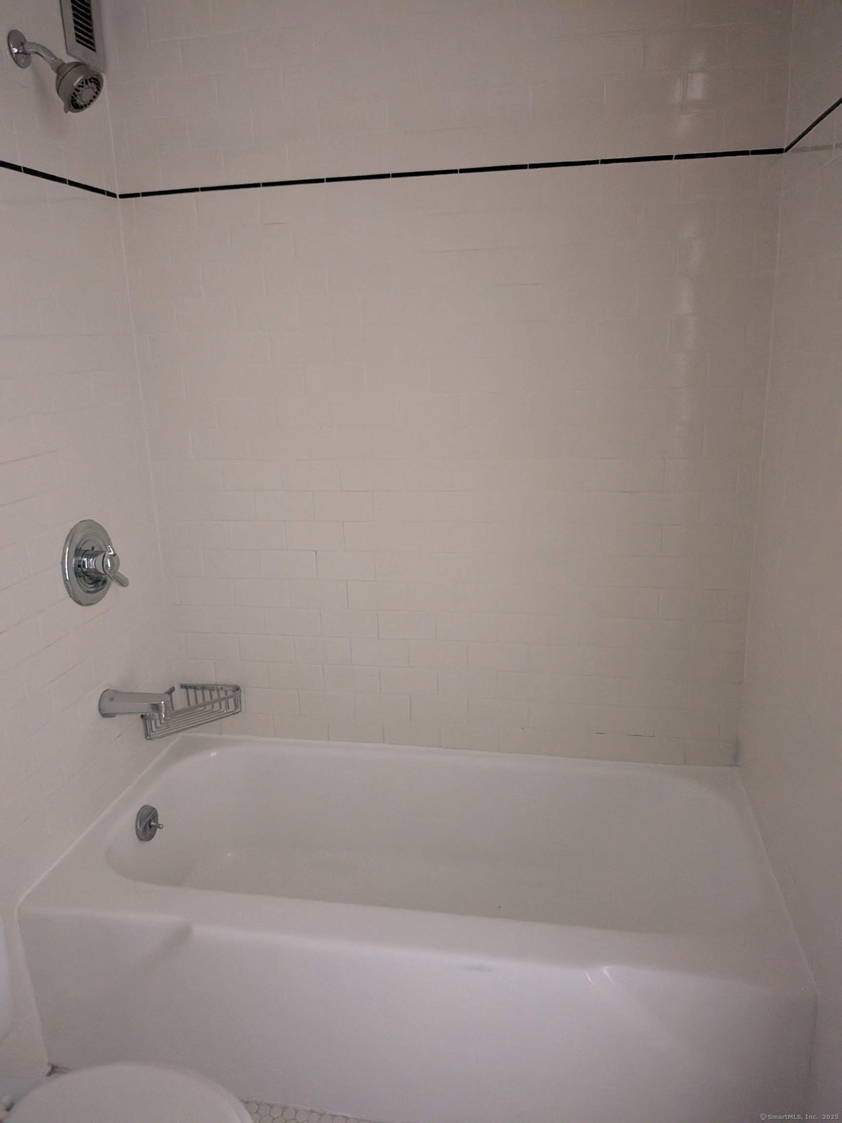 1 Gold Street, Unit 16F Hartford, CT 06103 - Photo 11 of 20 a bathroom with a shower and a bath tub