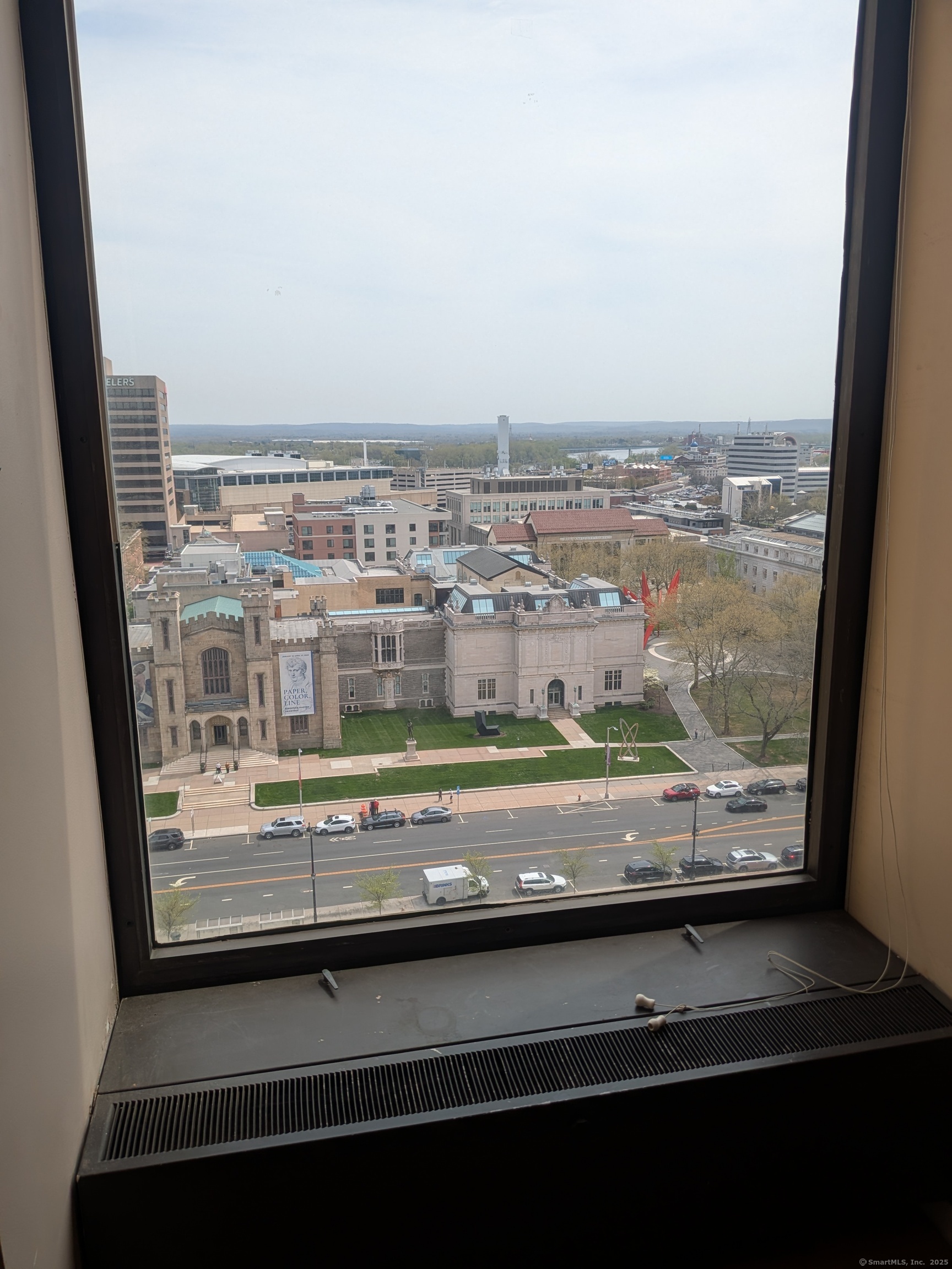 1 Gold Street, Unit 16F Hartford, CT 06103 - Photo 19 of 20 a view of a window