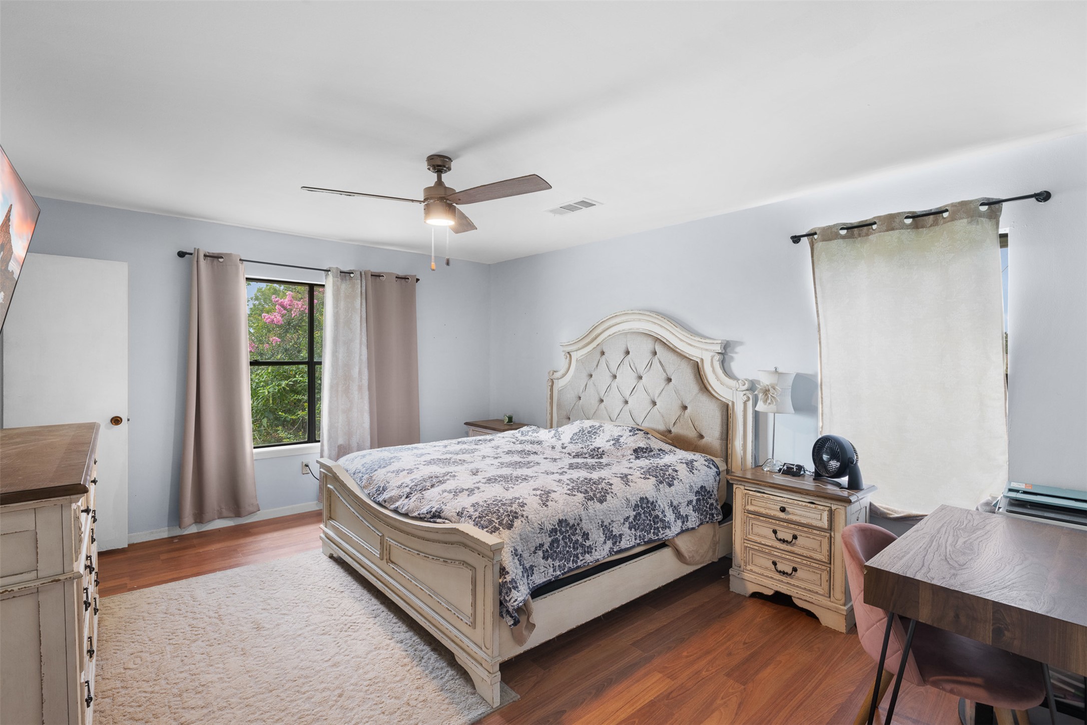 1015 FM 112 Road Lexington, TX 78947 - Photo 12 of 38 a bedroom with a bed and a desk
