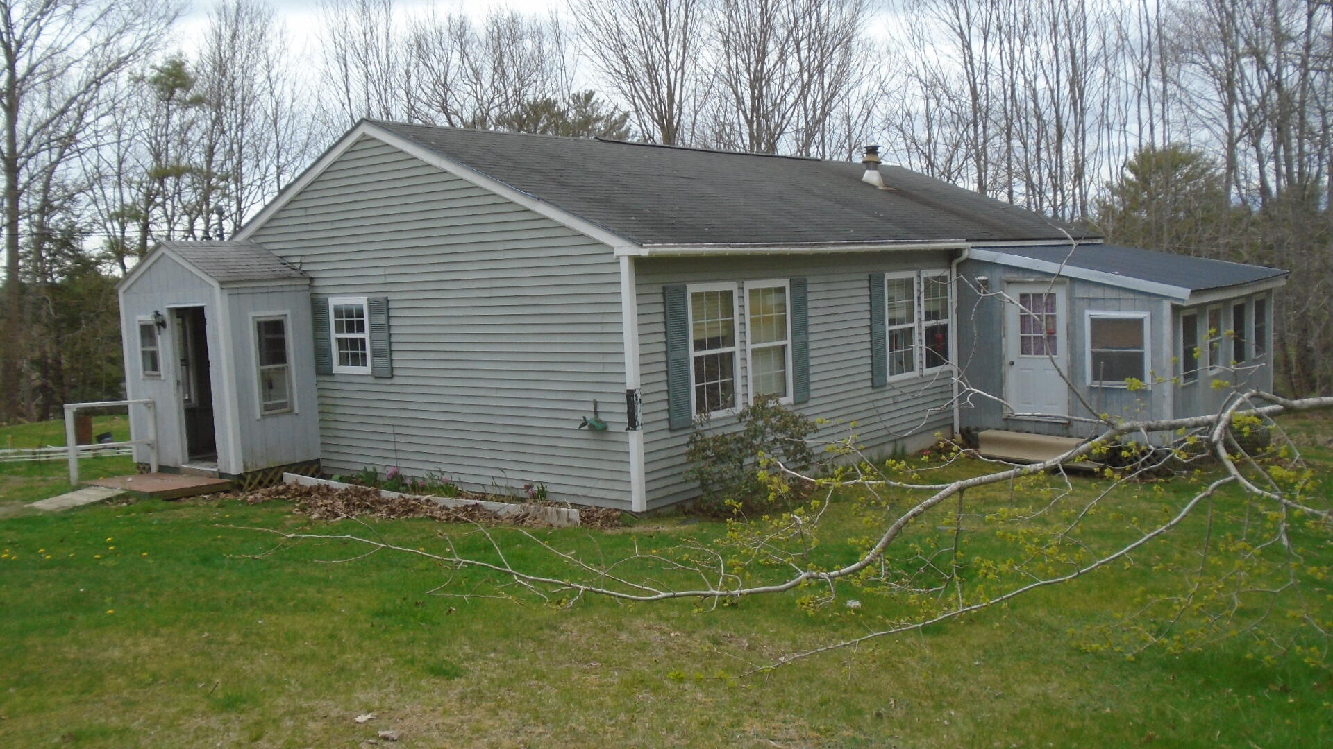 40 Reef Road Waldoboro, ME 04572 - Photo 1 of 26 1 front views