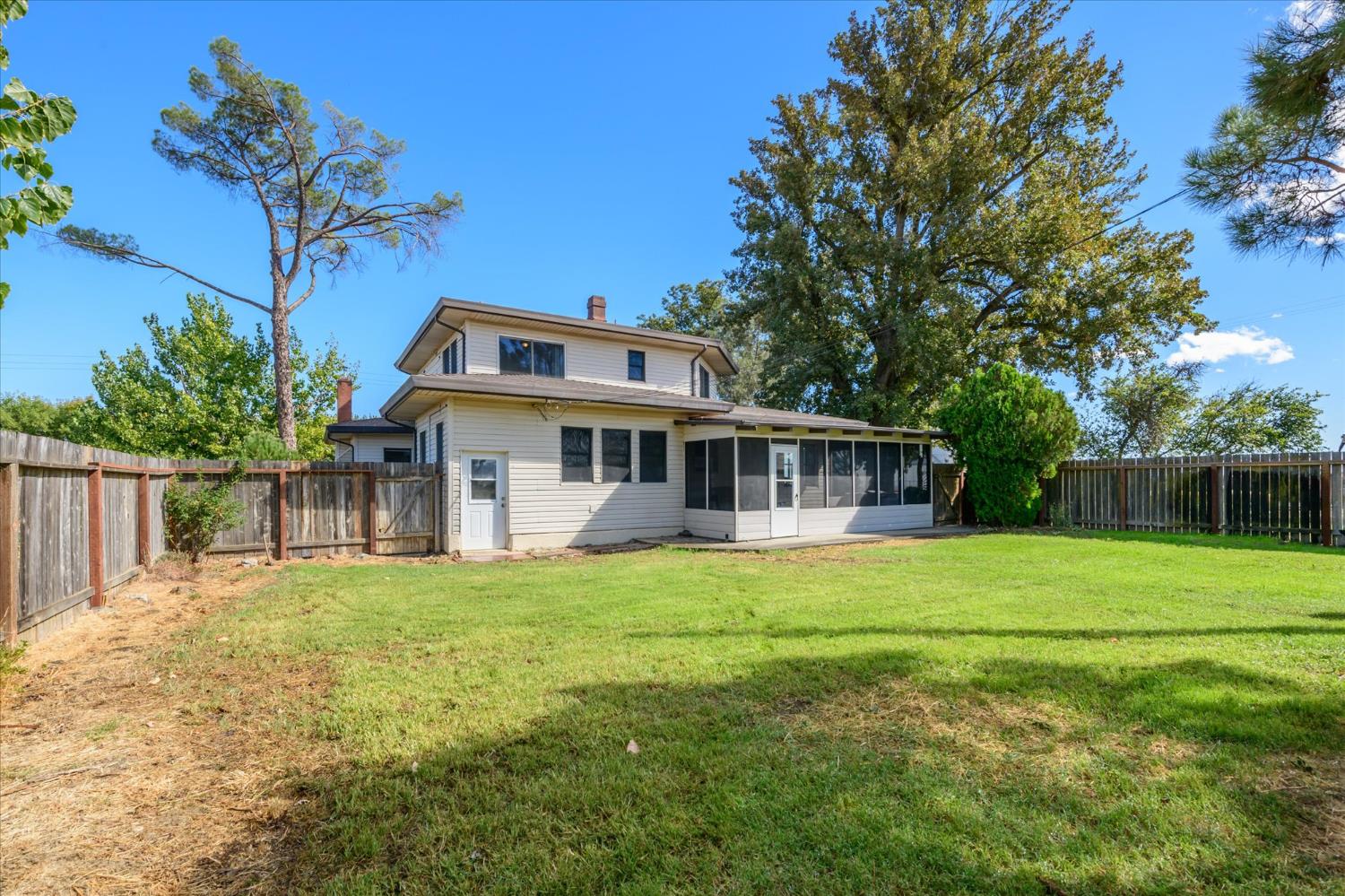 28968 County Road 26 Winters, CA 95694 - Photo 28 of 35 a front view of a house with a yard