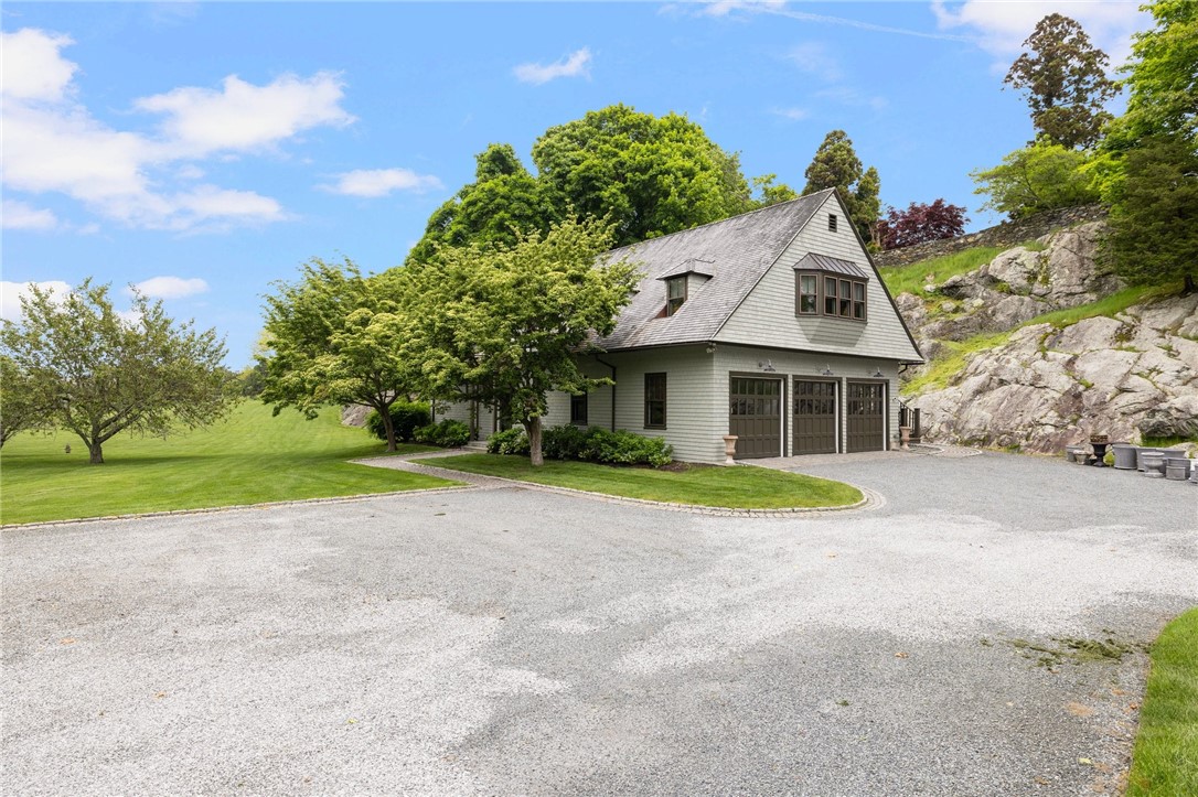 33 Beacon Hill Road Newport, RI 02840 - Photo 1 of 34