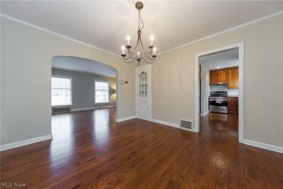 2488 Fenwick Road Cleveland, OH 44118 - Photo 6 of 35