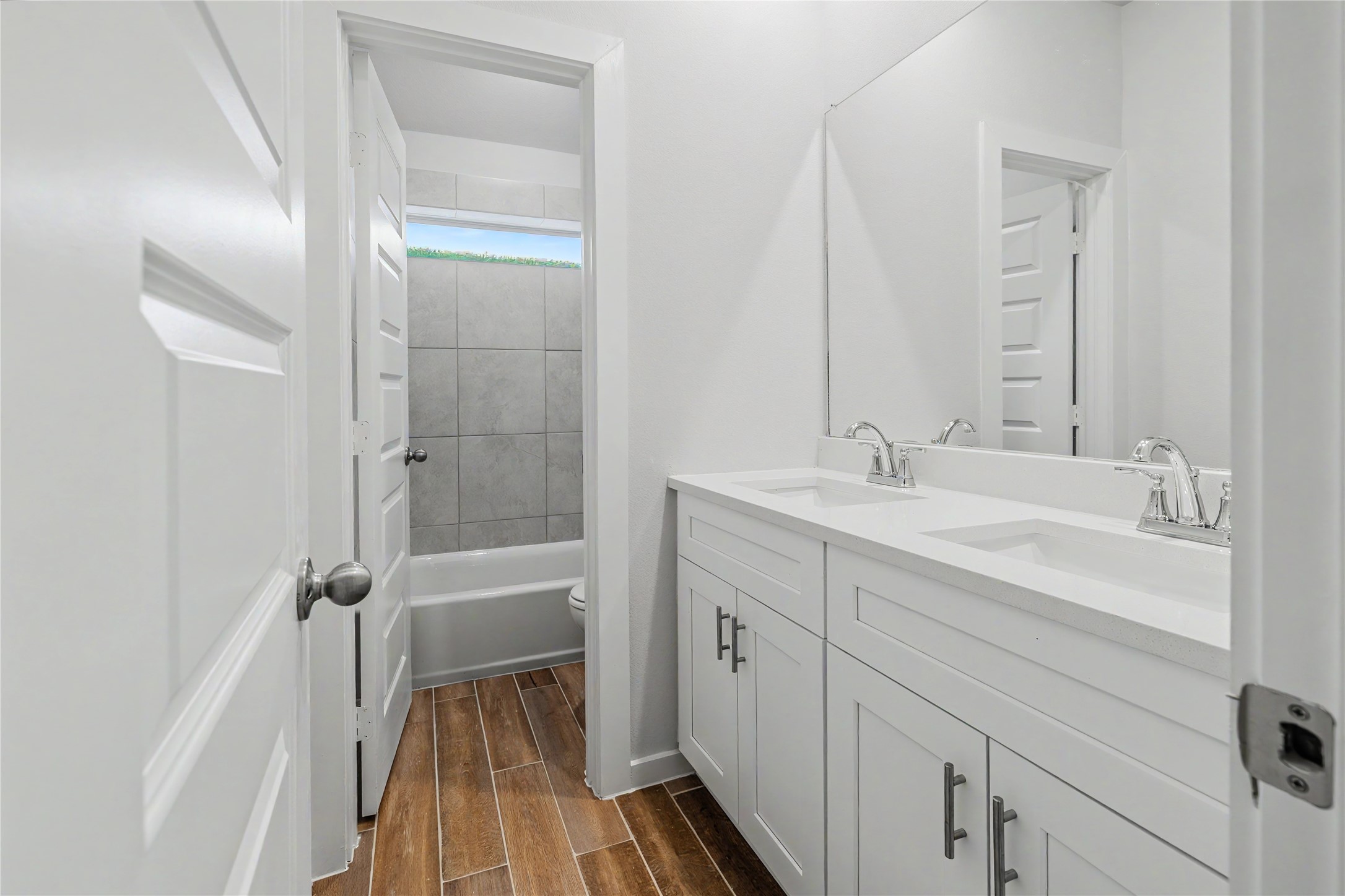6423 Bolinas Court Rosharon, TX 77583 - Photo 21 of 39 a bathroom with a tub shower vanity and a sink