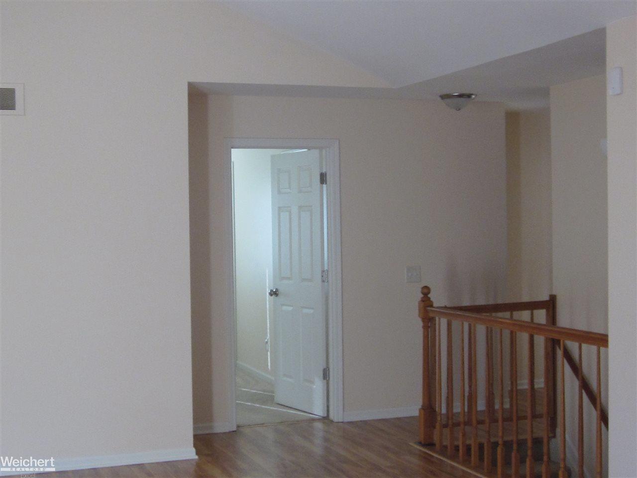 1597 Colony Drive Rochester, MI 48307 - Photo 20 of 26 31294843-19.JPG