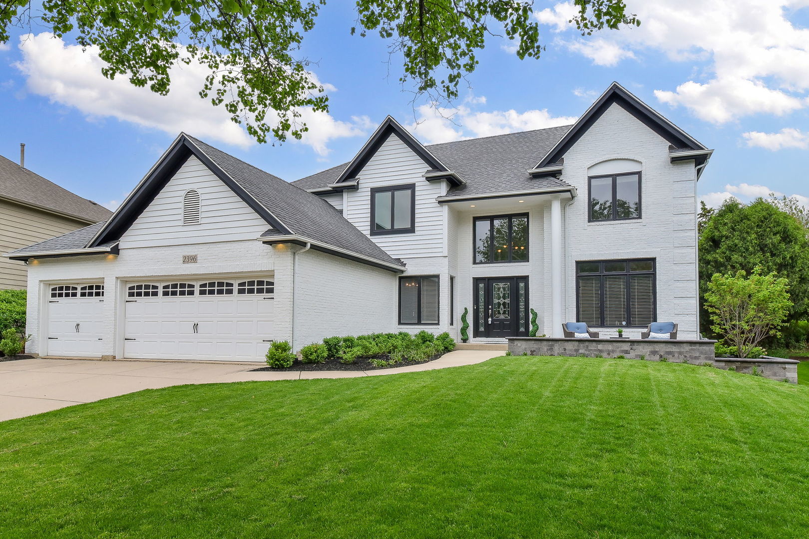 a view of a yard in front of house