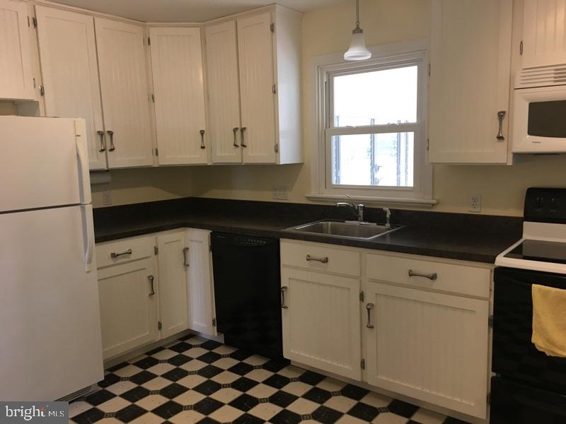 758 Grandview Road York, PA 17403 - Photo 6 of 25 Gallery Image 6