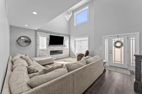 $514,000 | 3717 North Birchwood Avenue, Davenport, IA 52806