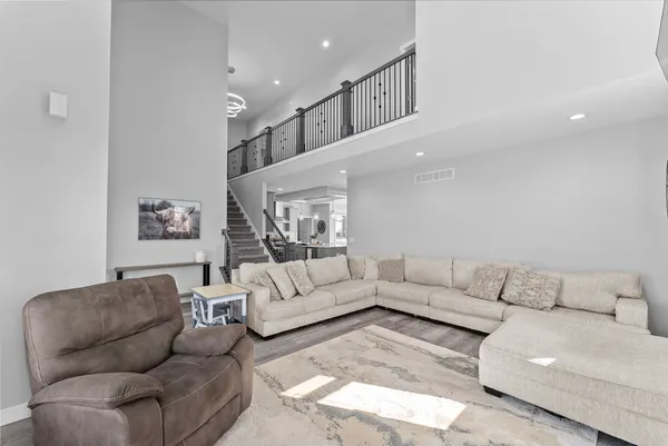 $514,000 | 3717 North Birchwood Avenue, Davenport, IA 52806