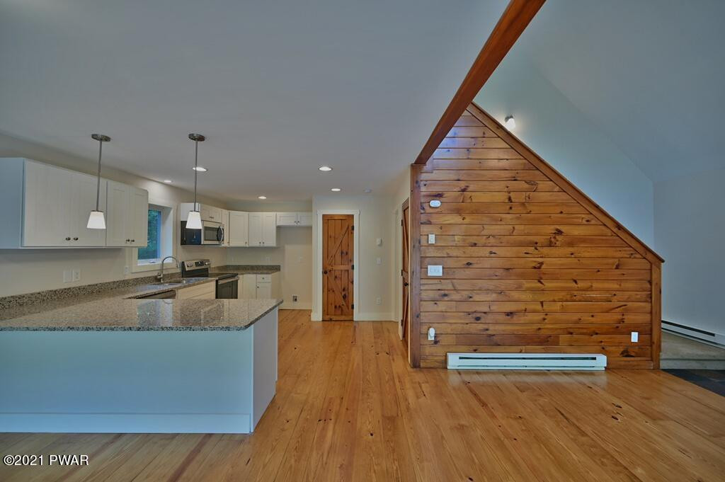 128 Gold Key Road Milford, PA 18337 - Photo 6 of 64 Living / Dining Room