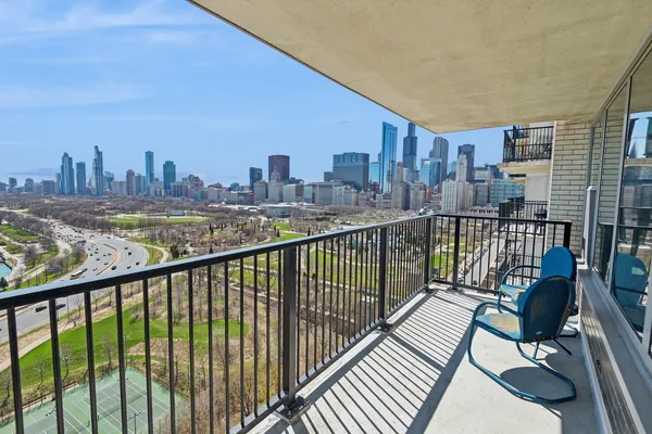 $470,000 | 400 East Randolph Street, Unit 2307, Chicago, IL 60601
