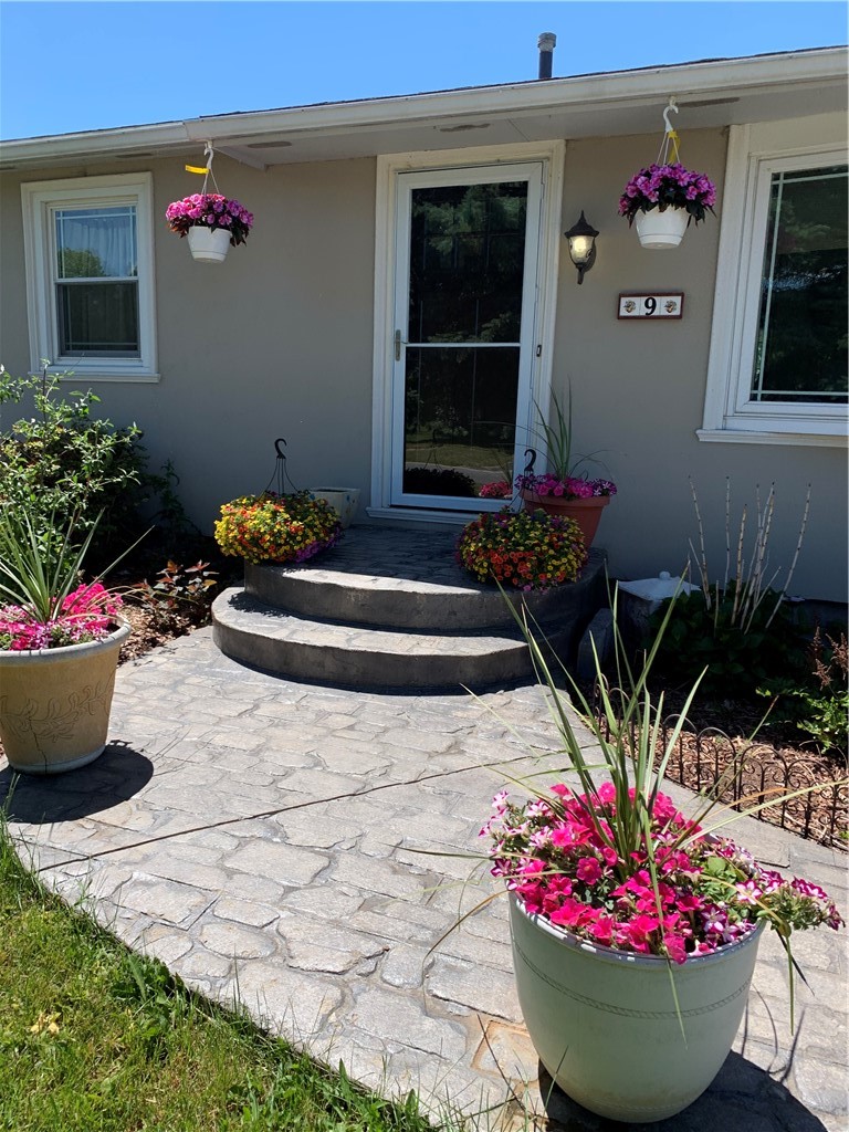 9 Cold Spring Circle Gates, NY 14624 - Photo 5 of 47