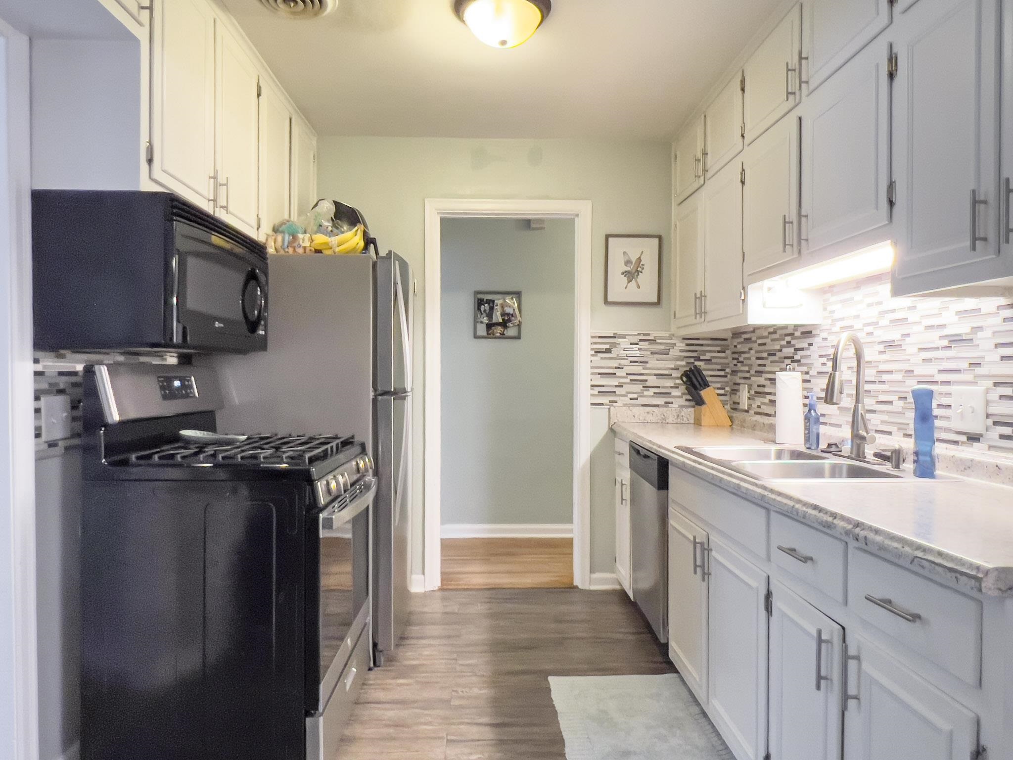 4550 Verne Road Memphis, TN 38117 - Photo 8 of 30 a kitchen with stainless steel appliances granite countertop a refrigerator stove and sink