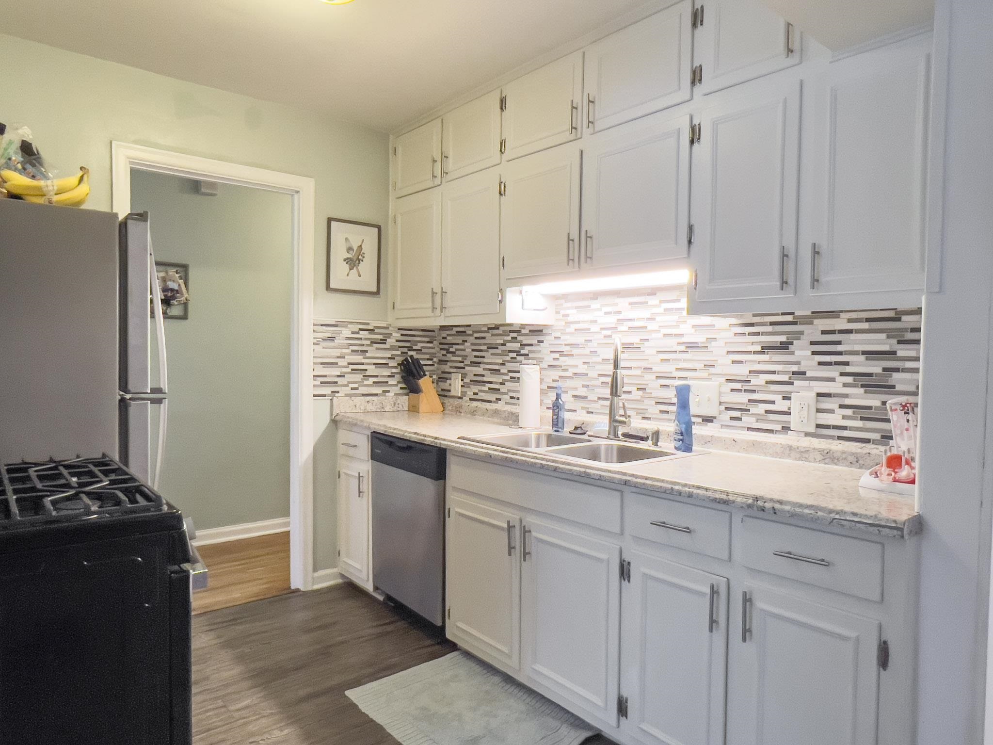 4550 Verne Road Memphis, TN 38117 - Photo 9 of 30 a kitchen with stainless steel appliances granite countertop a sink stove and refrigerator