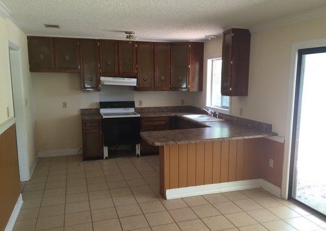 1208 Valley Road Crestview, FL 32539 - Photo 4 of 12 Gallery Image 4