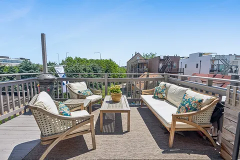 $535,000 | 2333 North Leavitt Street, Unit 3N, Chicago, IL 60647