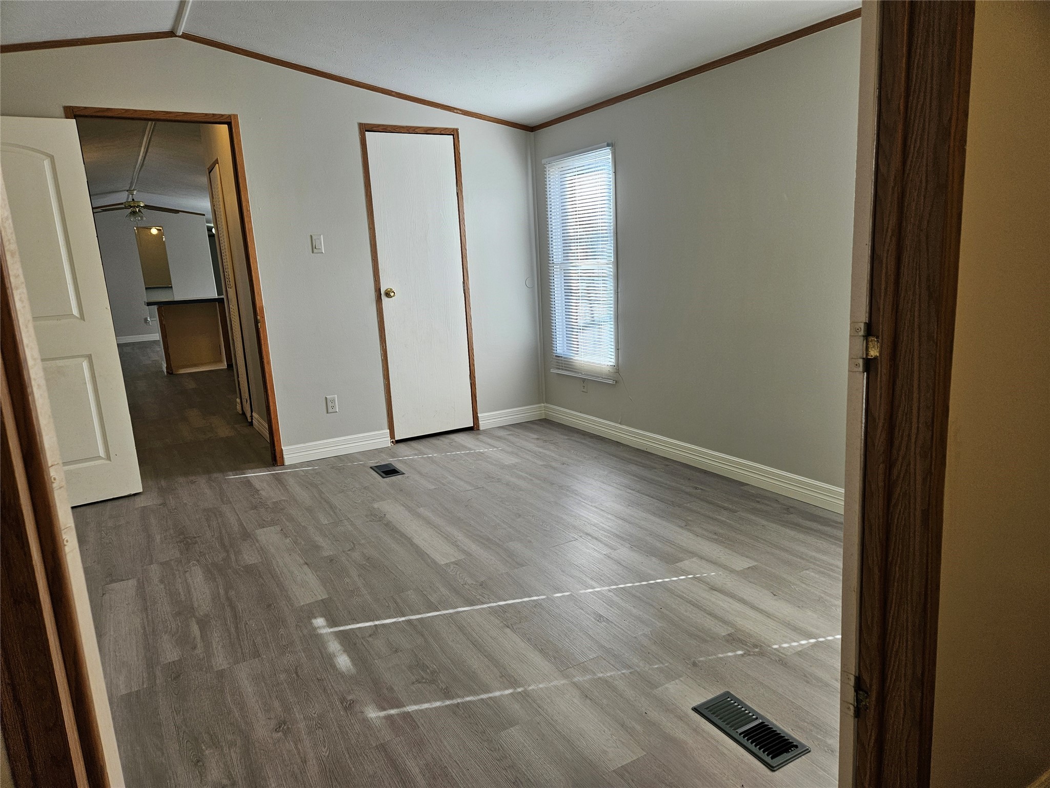 14225 East Ravine Run Willis, TX 77318 - Photo 11 of 27 an empty room with windows