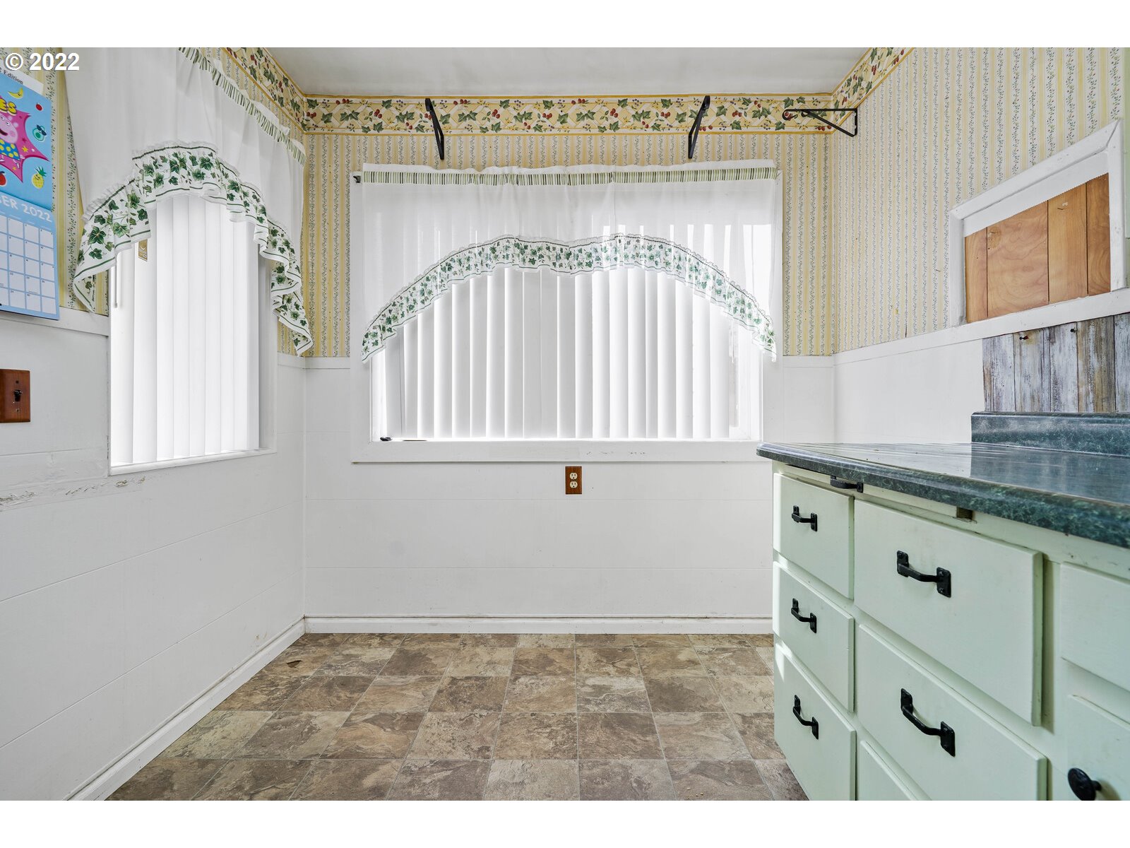 1779 Carroll Street Lebanon, OR 97355 - Photo 12 of 27 a view of an entryway with a window