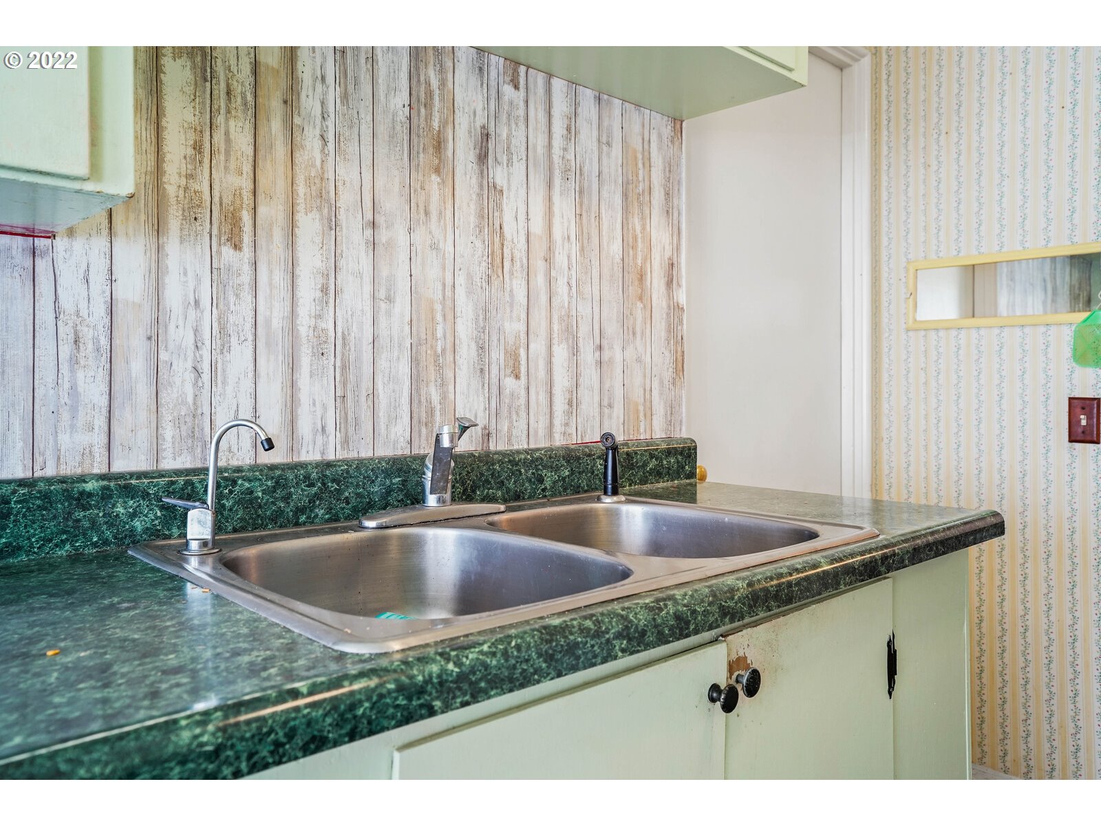 1779 Carroll Street Lebanon, OR 97355 - Photo 13 of 27 a bathroom with a sink and a bathtub