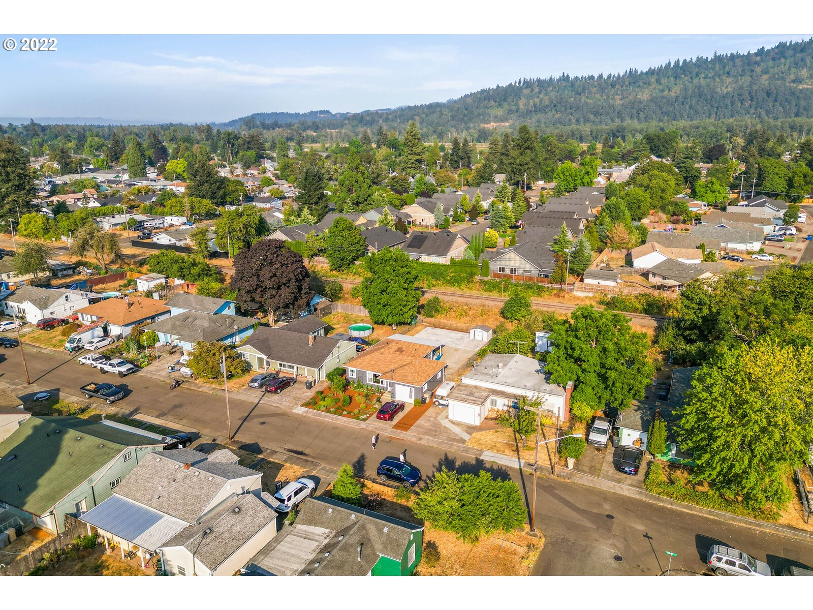 1779 Carroll Street Lebanon, OR 97355 - Photo 26 of 27 a view of city and mountain