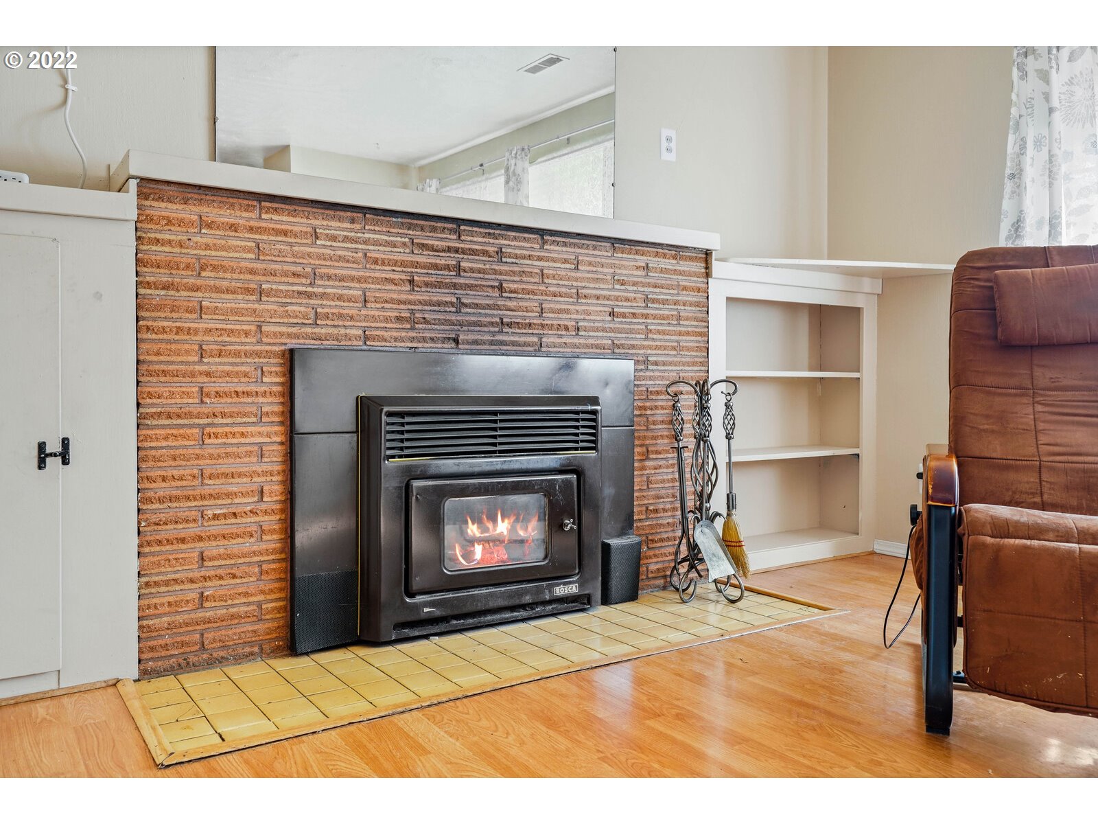 1779 Carroll Street Lebanon, OR 97355 - Photo 7 of 27 a living room with a fireplace