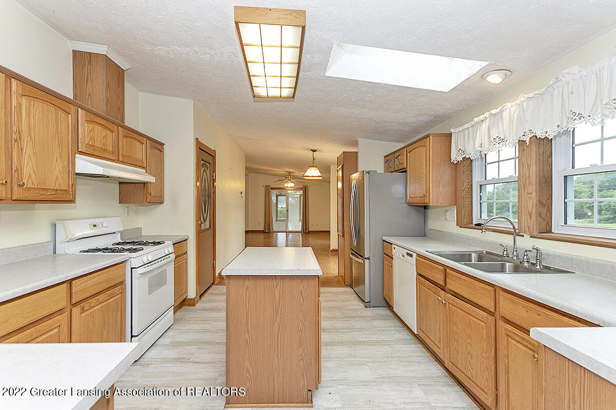 1793 West Stoll Road Dewitt, MI 48820 - Photo 8 of 33 07