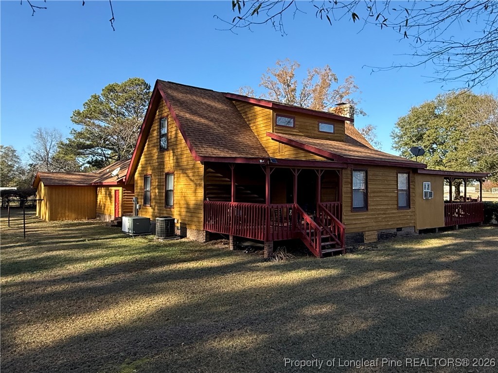 308 Lewis Street Red Springs, NC 28377 - Photo 5 of 18 a front view of a house