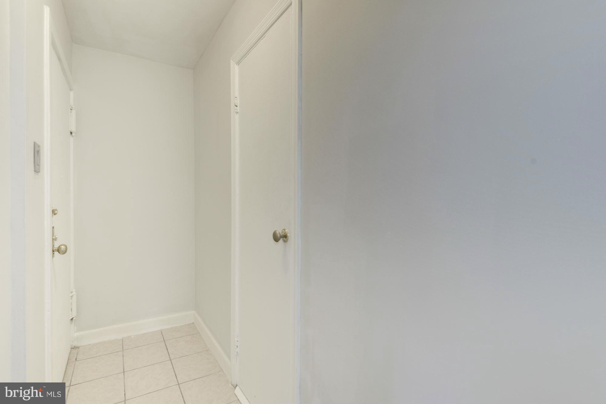 5320 8th Road South, Unit 3 Arlington, VA 22204 - Photo 3 of 18 Entryway