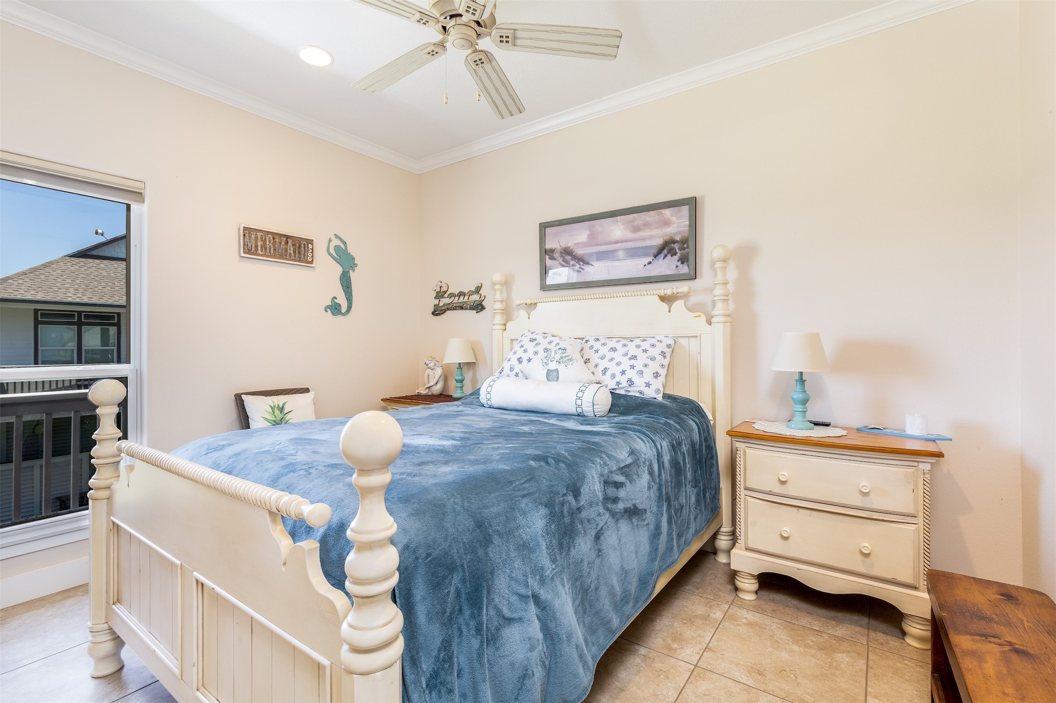 2383 Sandpiper Crystal Beach, TX 77650 - Photo 18 of 39 The third bedroom also has elegant crown moulding and ceiling fan.