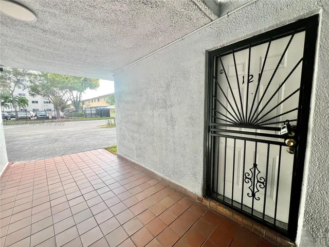 $1,850 | 1305 West 46th Street, Unit 121, Hialeah, FL 33012